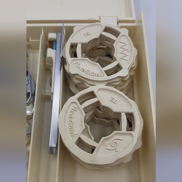 Singer Sewing Machine Parts 161172 381114 3 Foot Plates 5 Feet 6 Flexi-Stitch - Picture 3 of 7